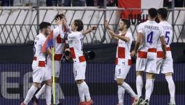 固的防守反 固的防守反