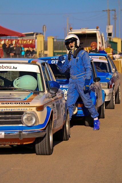 更依靠其持 更依靠其持